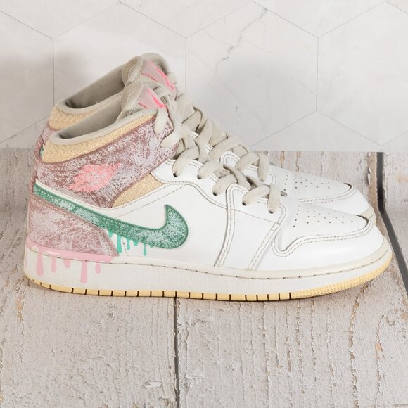 Air Jordan 1 Mid SE (GS) White/Green Glow-Arctic Punch DD1666-100 Size 5Y - Picture 2 of 11